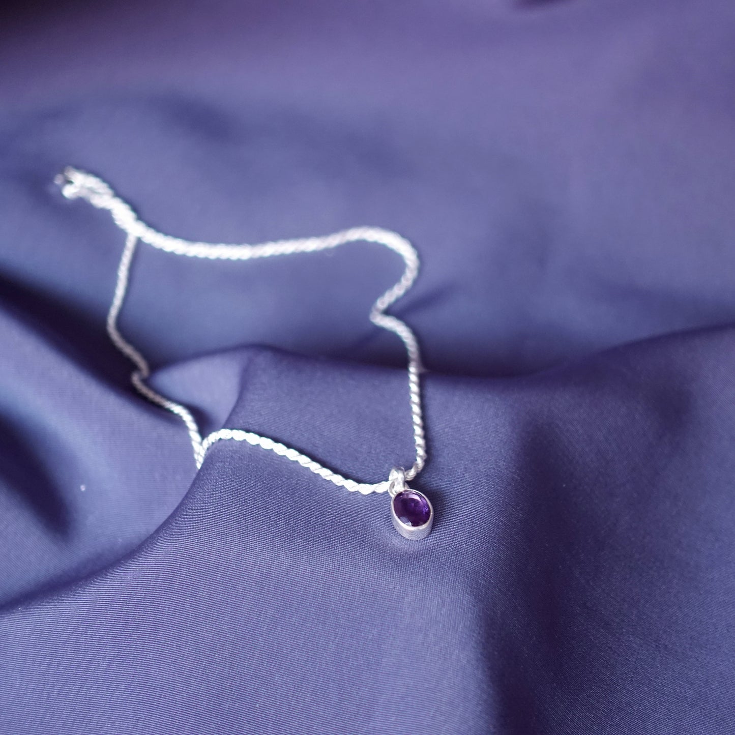 Colgante de plata y amatista facetada