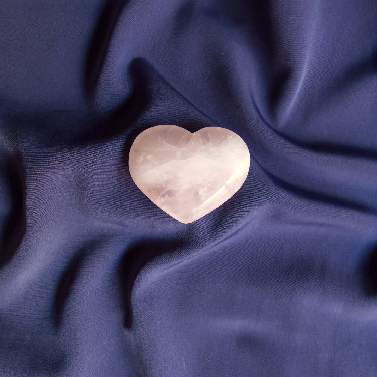 Corazón pulido de cuarzo rosa