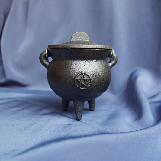 caldero de hierro fundido, caldero de bruja