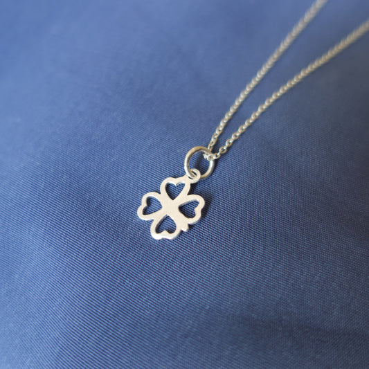 Colgante de trébol en plata